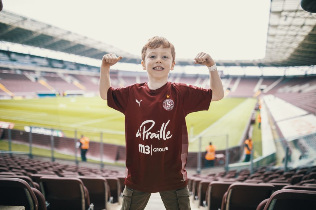 Un petit supporter du club Servette Football